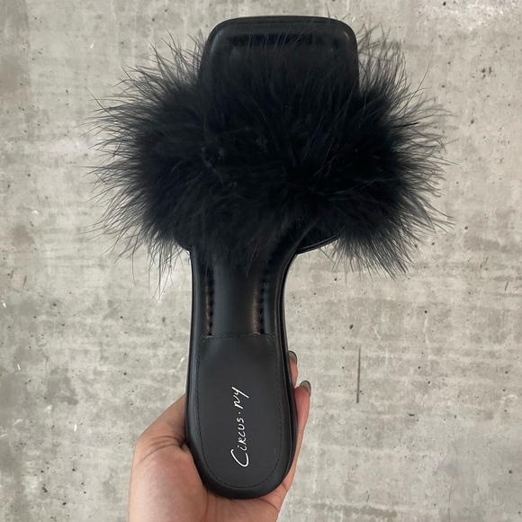 EUC Circus by Sam Edelman Florence Feather Heeled Sandals - Picture 6 of 14